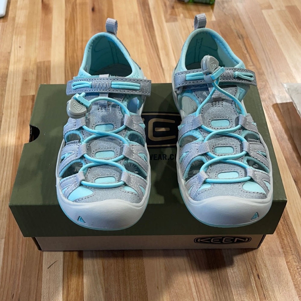 NIB Moxie Keen Sandals